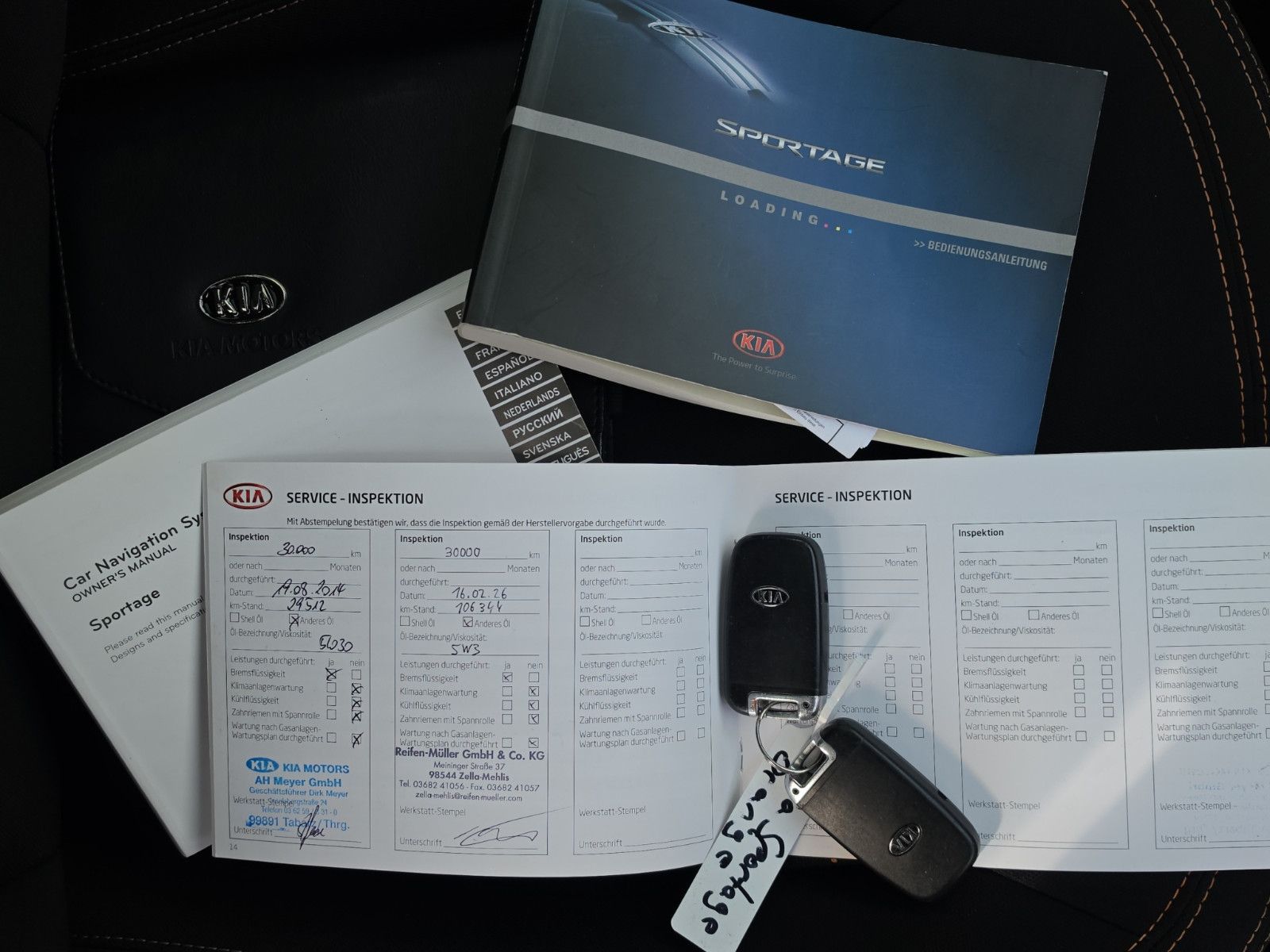 Fahrzeugabbildung Kia Sportage  ALLRAD 4X4 AUTOMAT/PANORAMA/NAVI/XENON