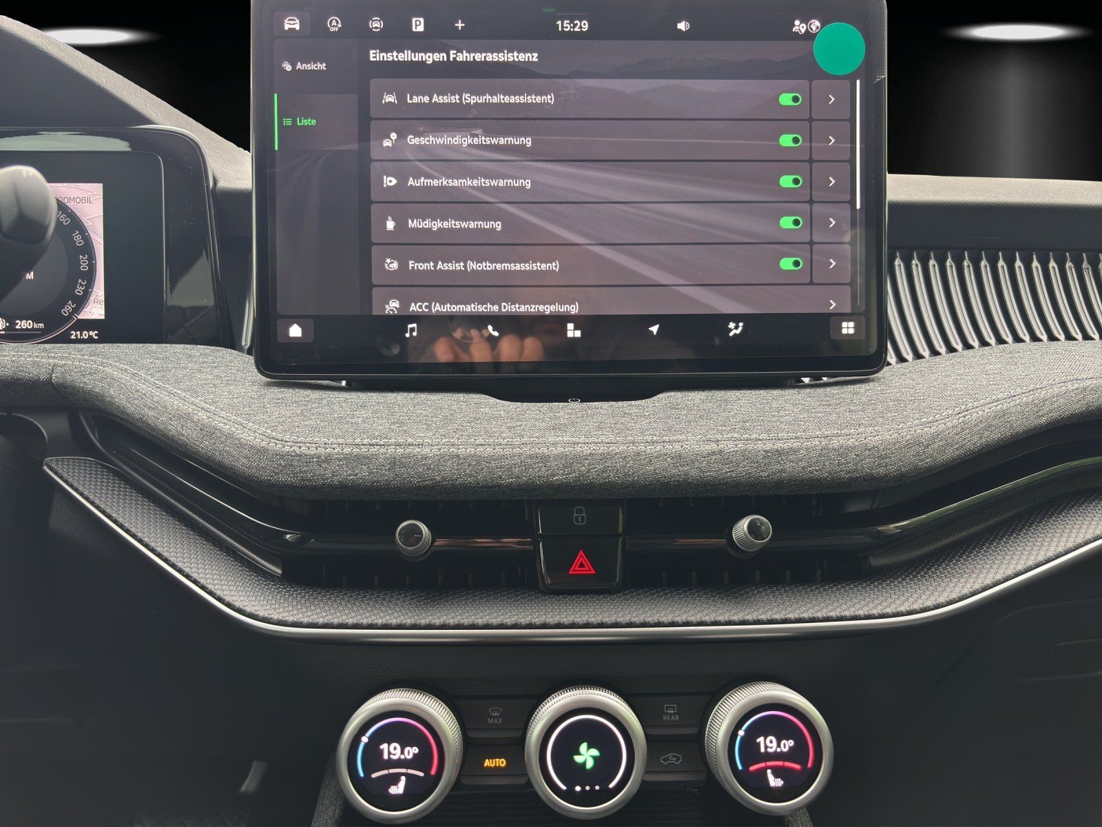 Fahrzeugabbildung SKODA Superb Combi Selection 2,0 TDI 110 kW DSG