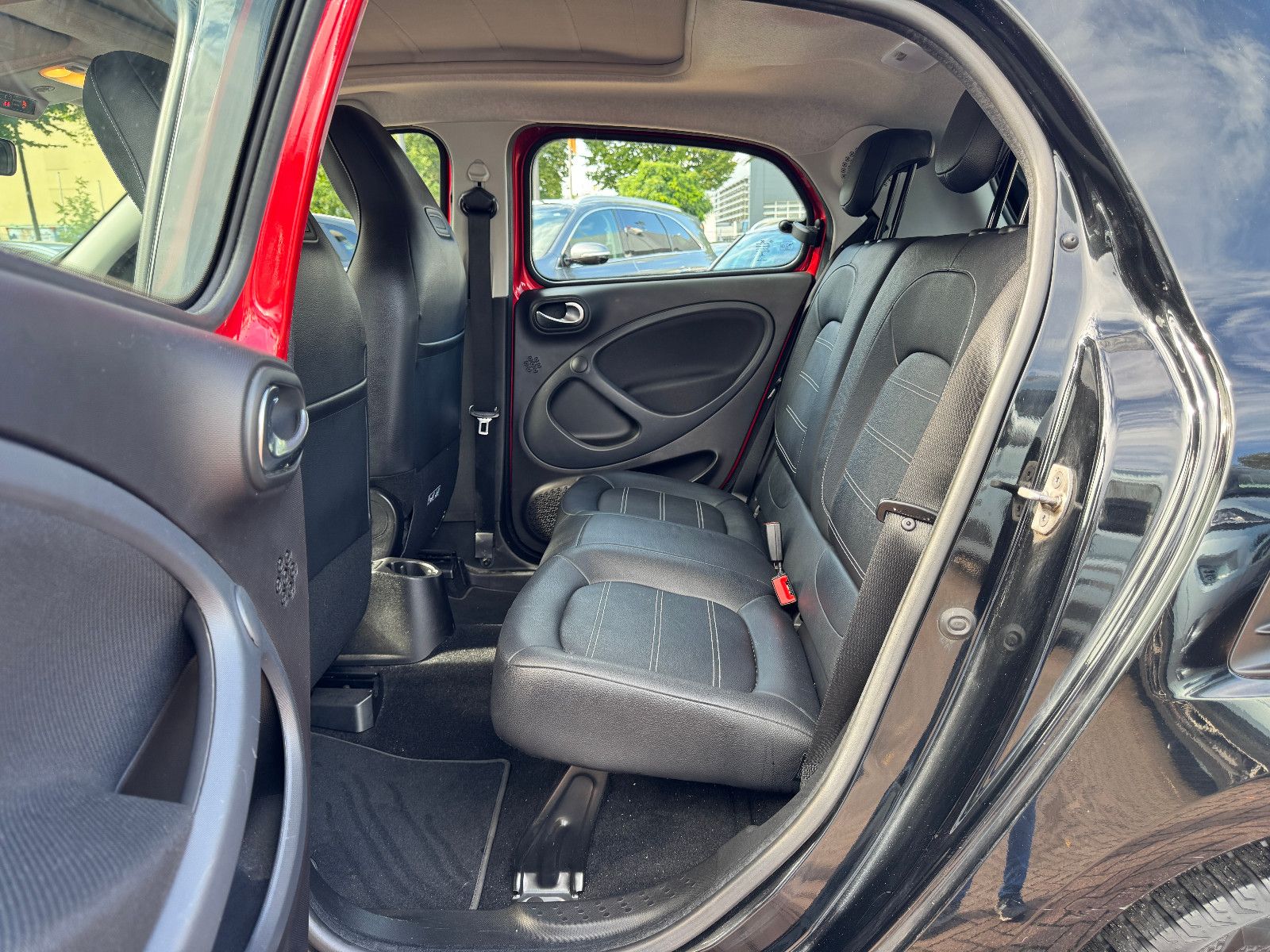 Fahrzeugabbildung Smart ForFour 66KW PRIME EXCLUSIVE PANO NAVI LED VOLL