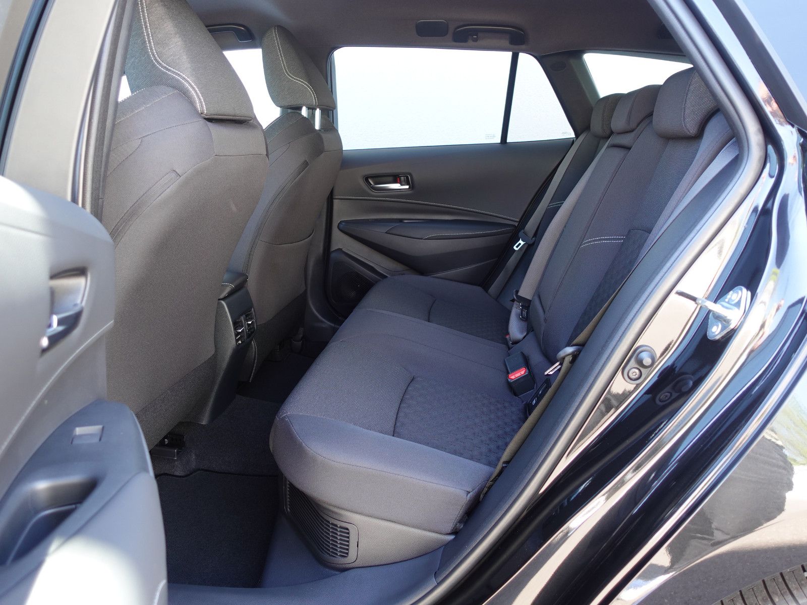 Fahrzeugabbildung Suzuki Swace  1.8 HYBRID CVT Comfort+,Navi,RFK
