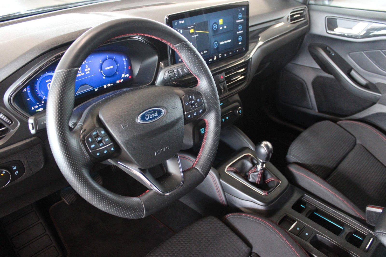 Fahrzeugabbildung Ford Focus ST-Line X AHK M-LED STDHZ B&O ACC WinterP.