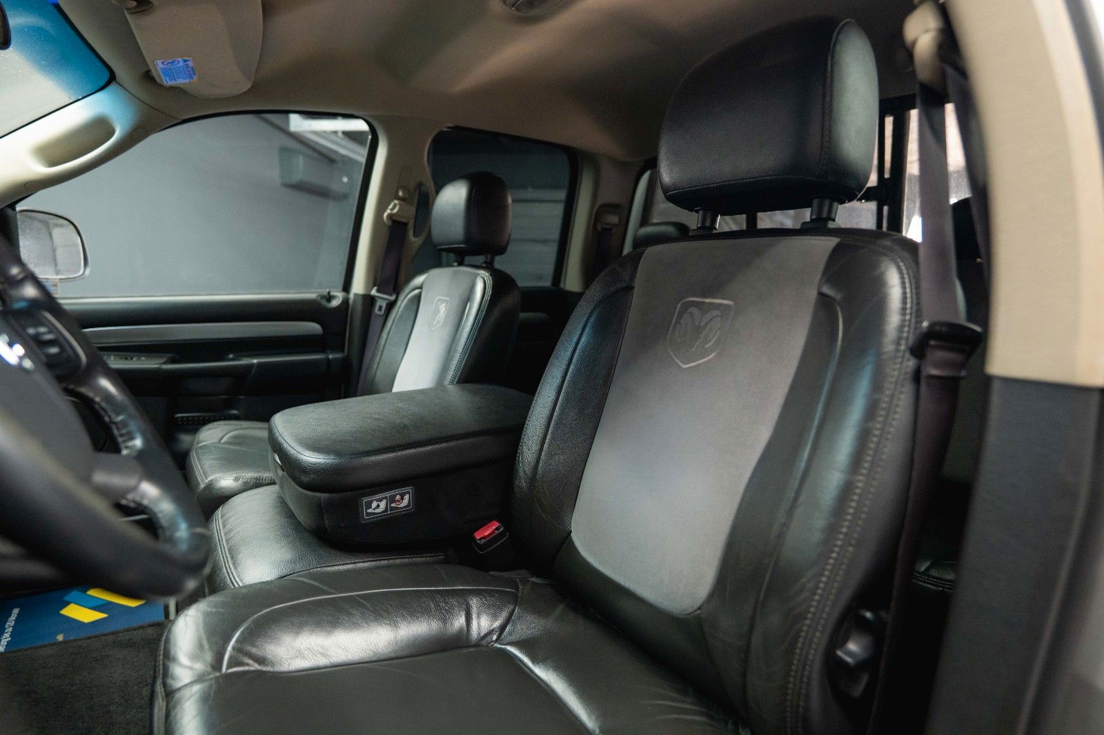 Fahrzeugabbildung Dodge RAM 5.7 V8 HEMI 4x4 OFFROAD MONSTERTRUCK LONGBED