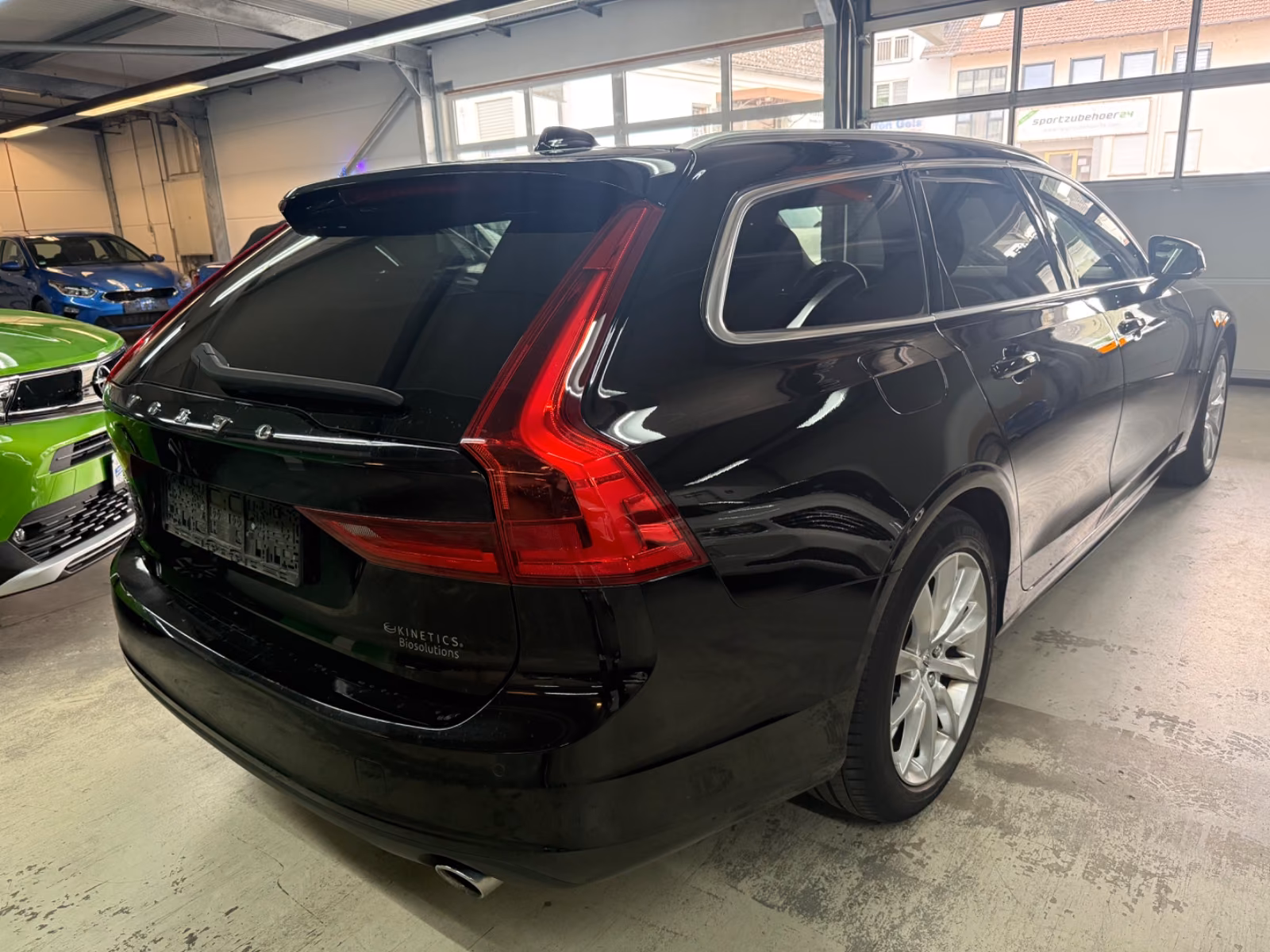Volvo V90 D5 AWD | 235 ch | BVA | Cuir | Toit panoramique | Feux LED | Volant chauffant