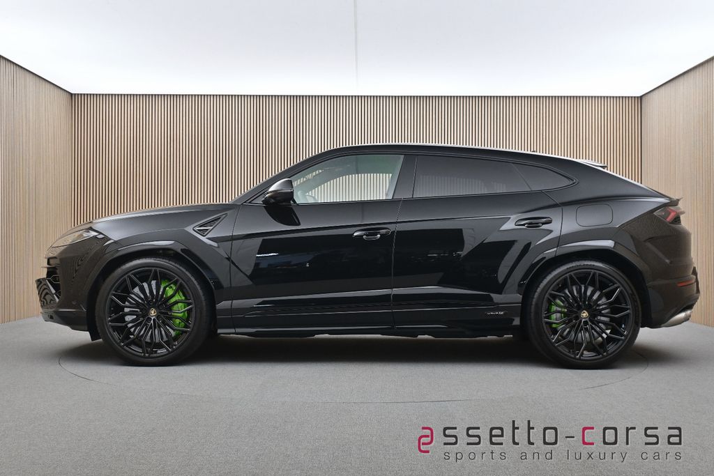 LAMBORGHINI Urus 2026