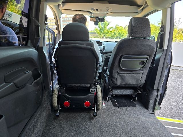 Fahrzeugabbildung Ford Grand Tourneo Connect Paravan Selbstfahrer Rolli