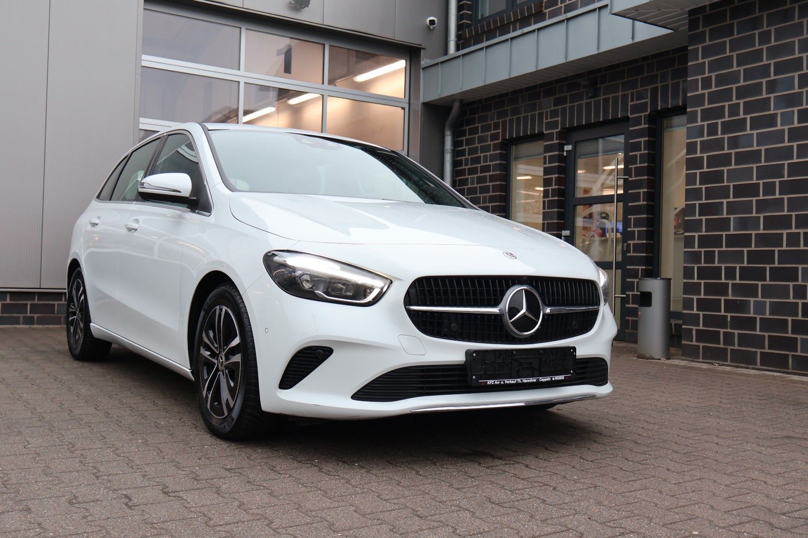 MERCEDES-BENZ B 220 4Matic/AHK/Kamera/LED/DISTRONIC Plus