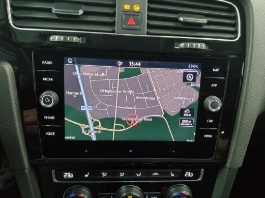 Fahrzeugabbildung Volkswagen Golf VII Variant 14TSI DSG JOIN ANHZV KAMERA PDC