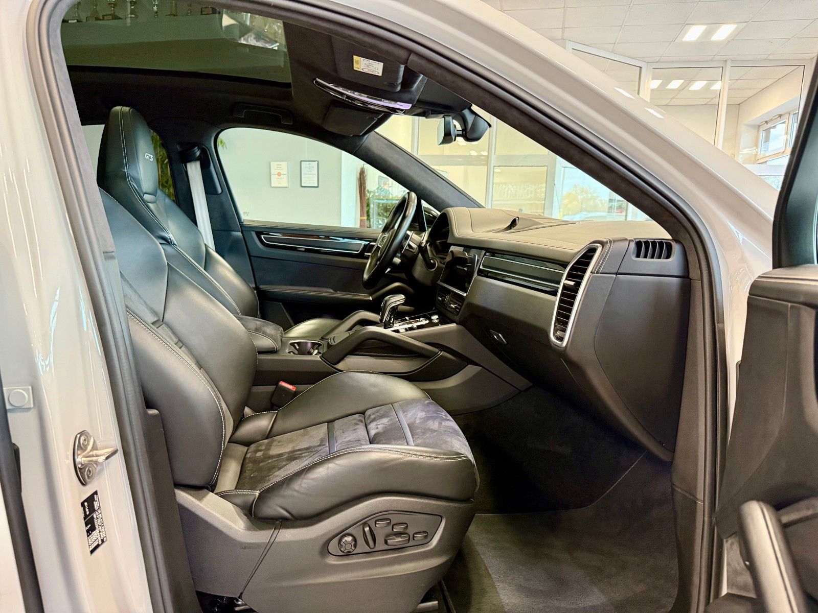 Fahrzeugabbildung Porsche Cayenne Coupe GTS AHK/ACC/HeadUp/22Zoll