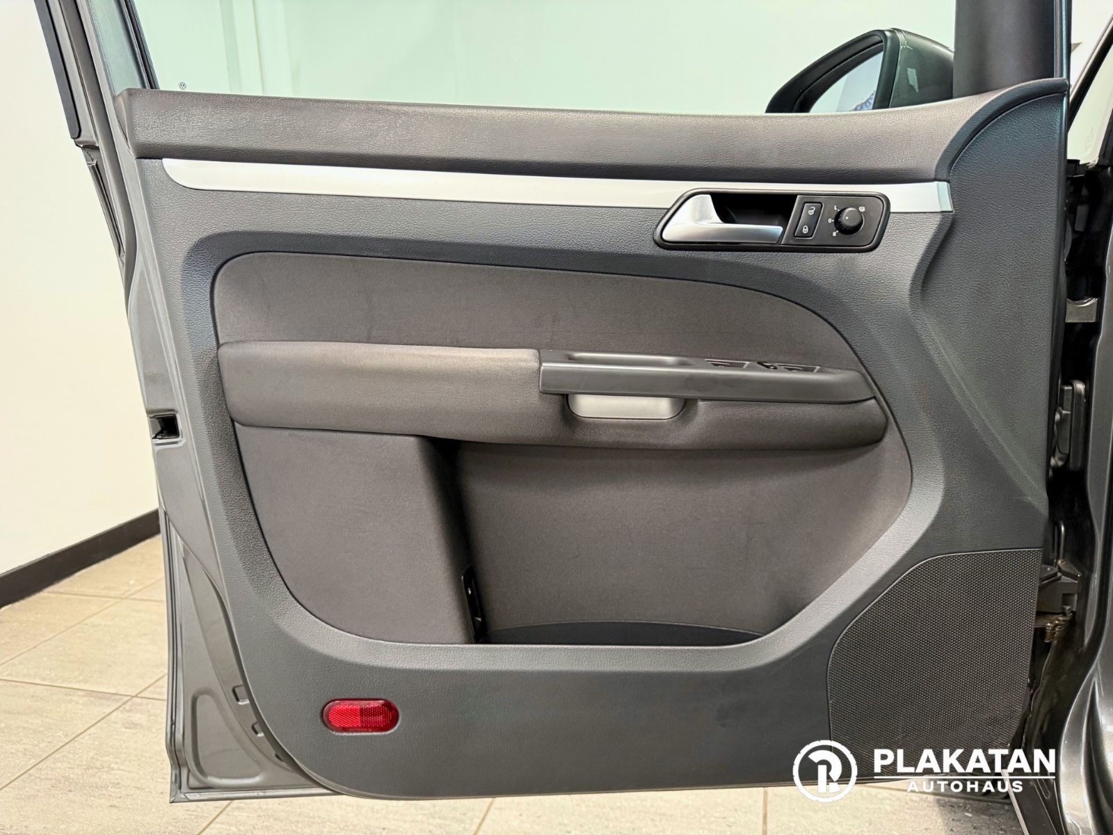 Fahrzeugabbildung Volkswagen Touran Zahnriemen Neu, Parksensoren, TÜV Neu,