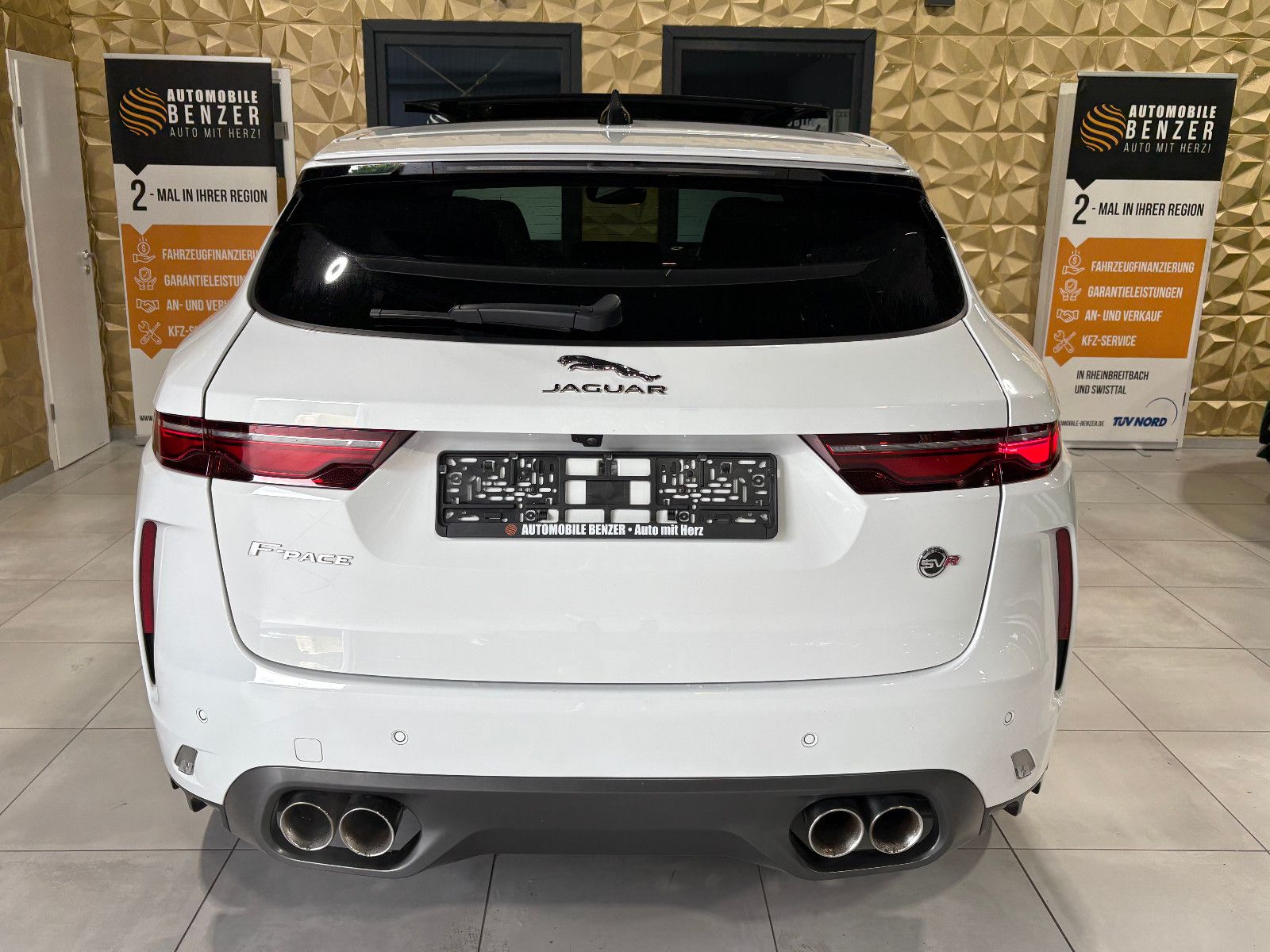 Fahrzeugabbildung Jaguar F-PACE SVR AWD/PANO/360°/APPLE/ACC/AMBIENTE/SHZ