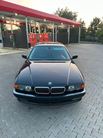 BMW 750i E38 V12