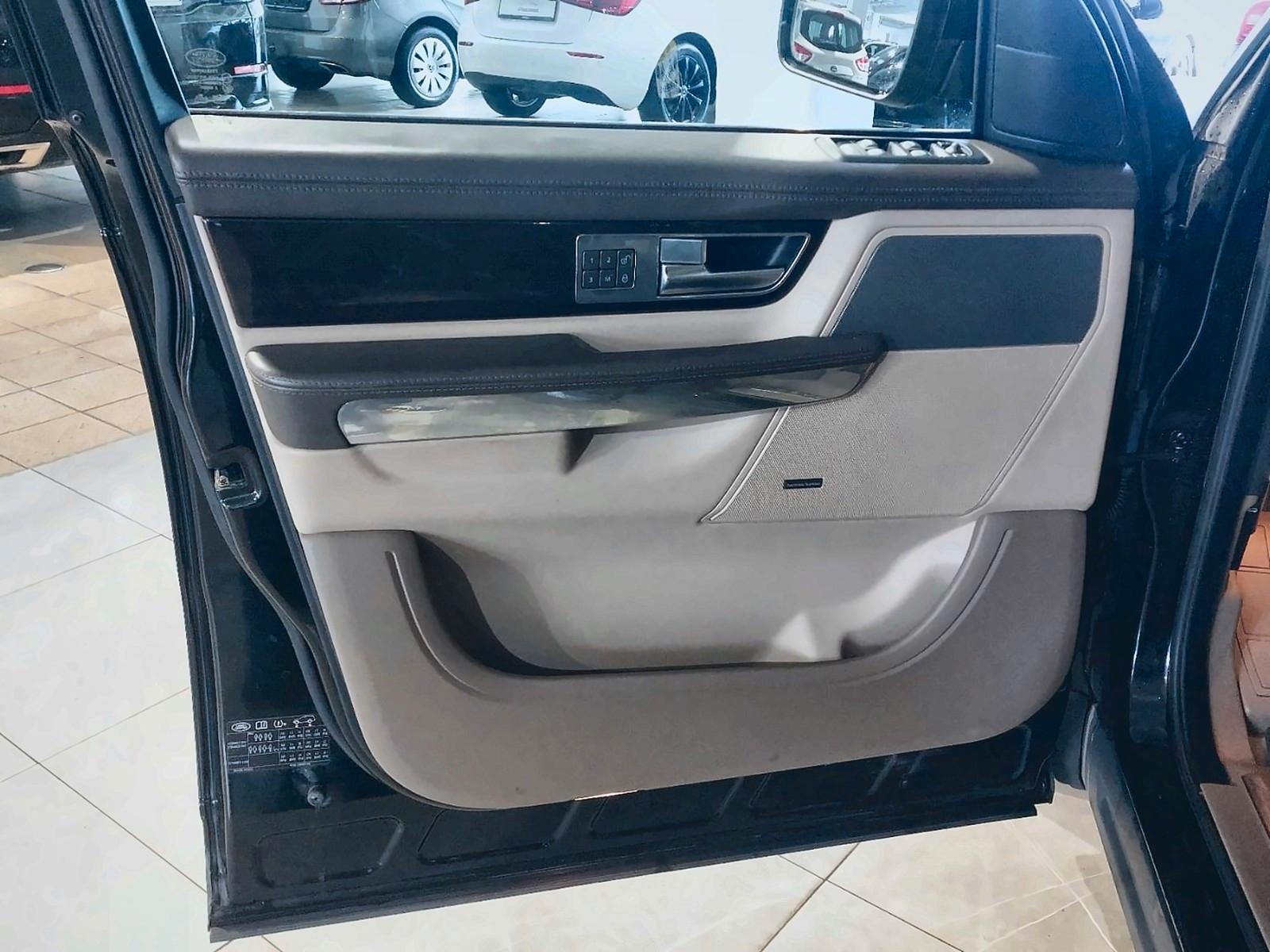 Land Rover V6 TD HSE *1.Hand*Navi*360° Kamera*AHK 3,5t*