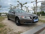 Volvo V70 Kombi Kinetic Automatik AHK - Volvo V70 Kinetic mit Diesel-Antrieb