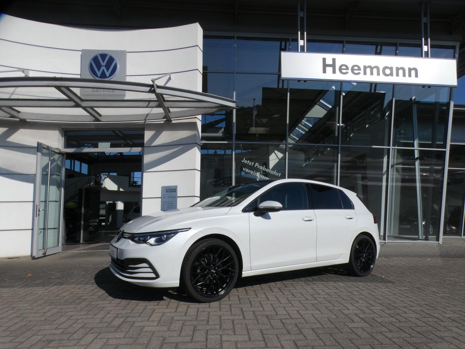 Volkswagen Golf VIII Lim. 1.5 TSI 131PS AHK LED Pano