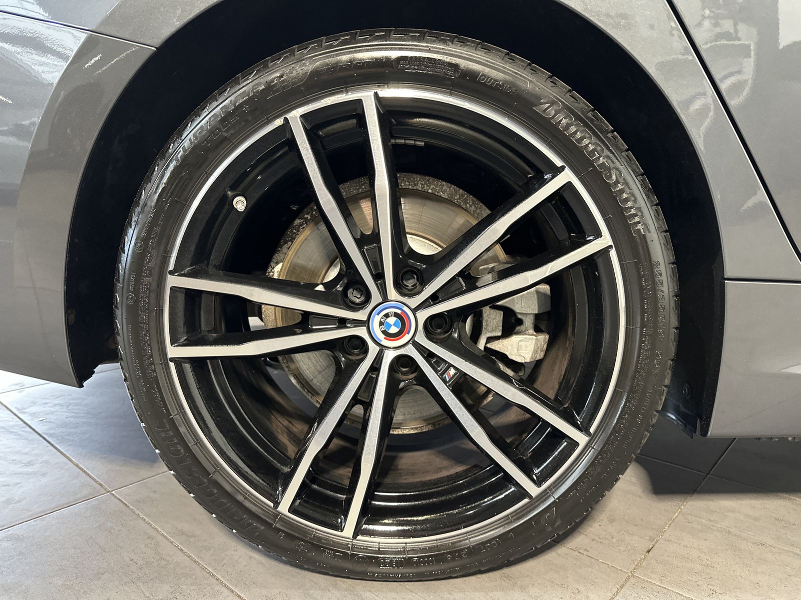 Fahrzeugabbildung BMW 320e Touring M-Sport NAV+LASER+HEAD-UP+KAMERA+VC