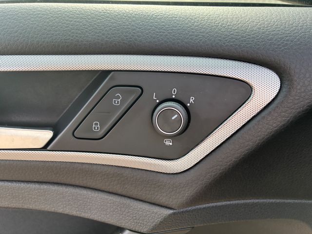 Fahrzeugabbildung Volkswagen Golf VII Variant >Navi/Klima/VW Connect<