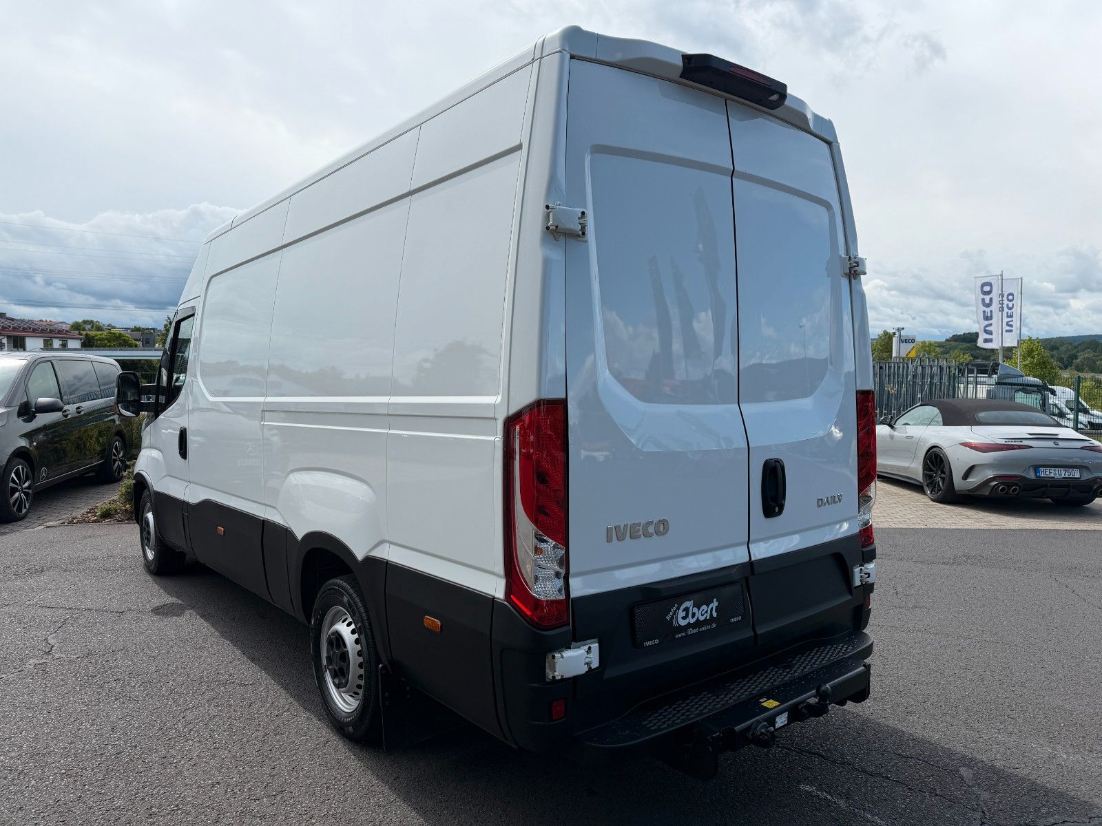 Fahrzeugabbildung Iveco Daily 35S18HA8 Kastenwagen Automatik*Klima*AHK