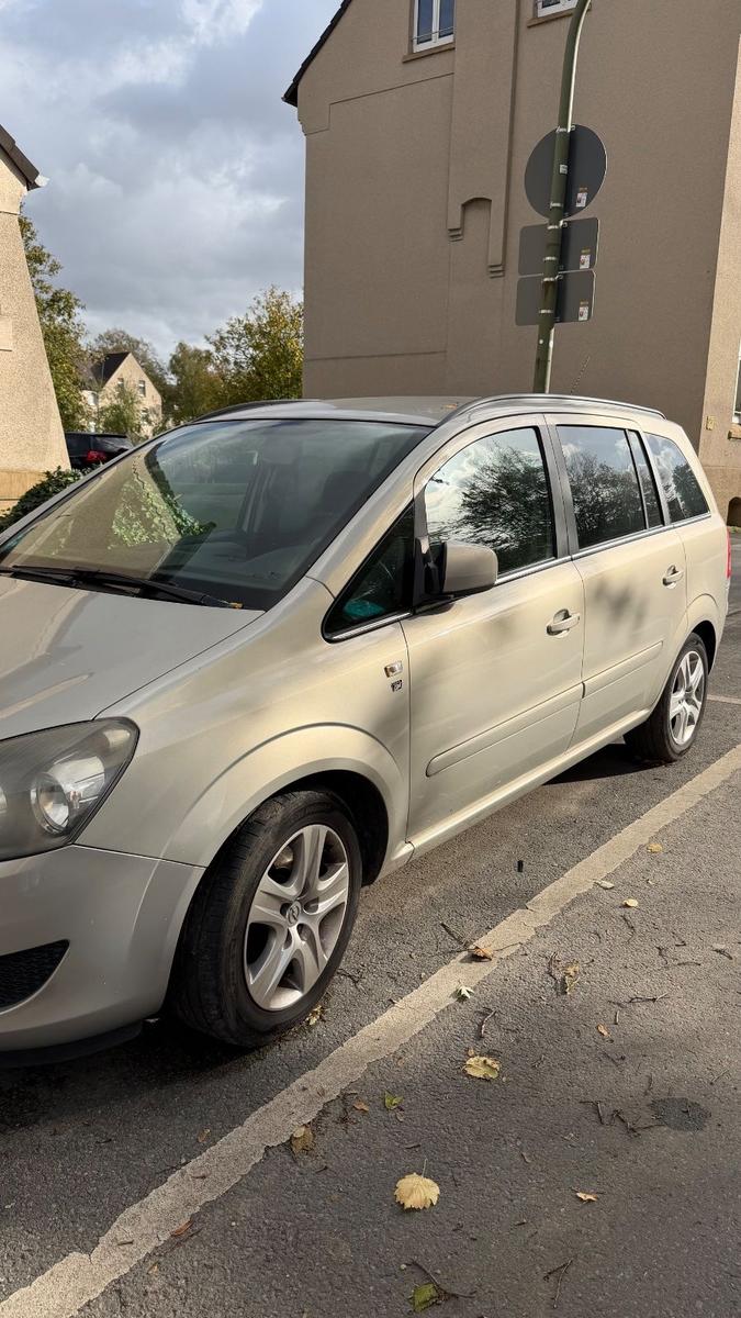Opel Zafira 2010 — engine 120 HP (88kW)
