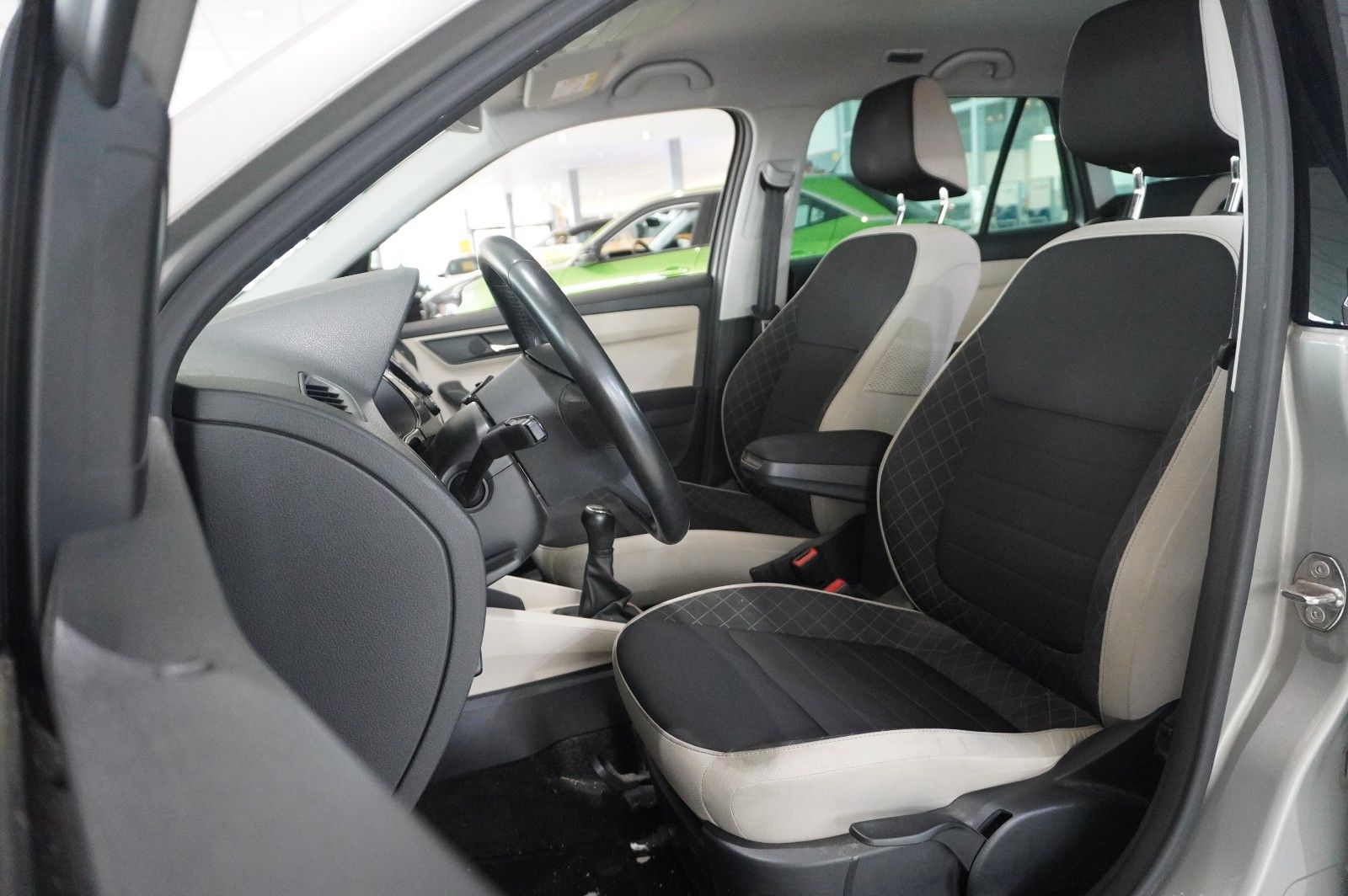 Fahrzeugabbildung SKODA Fabia Combi 1.2 STYLE LED/PDC/KLIMA/SH/USB/NEBEL