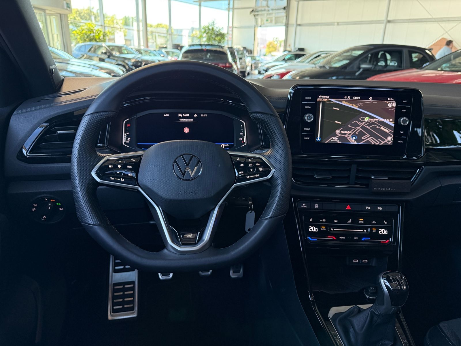 Fahrzeugabbildung Volkswagen T-Roc R-Line 1.5 l TSI  PANO ACC LED NAVI