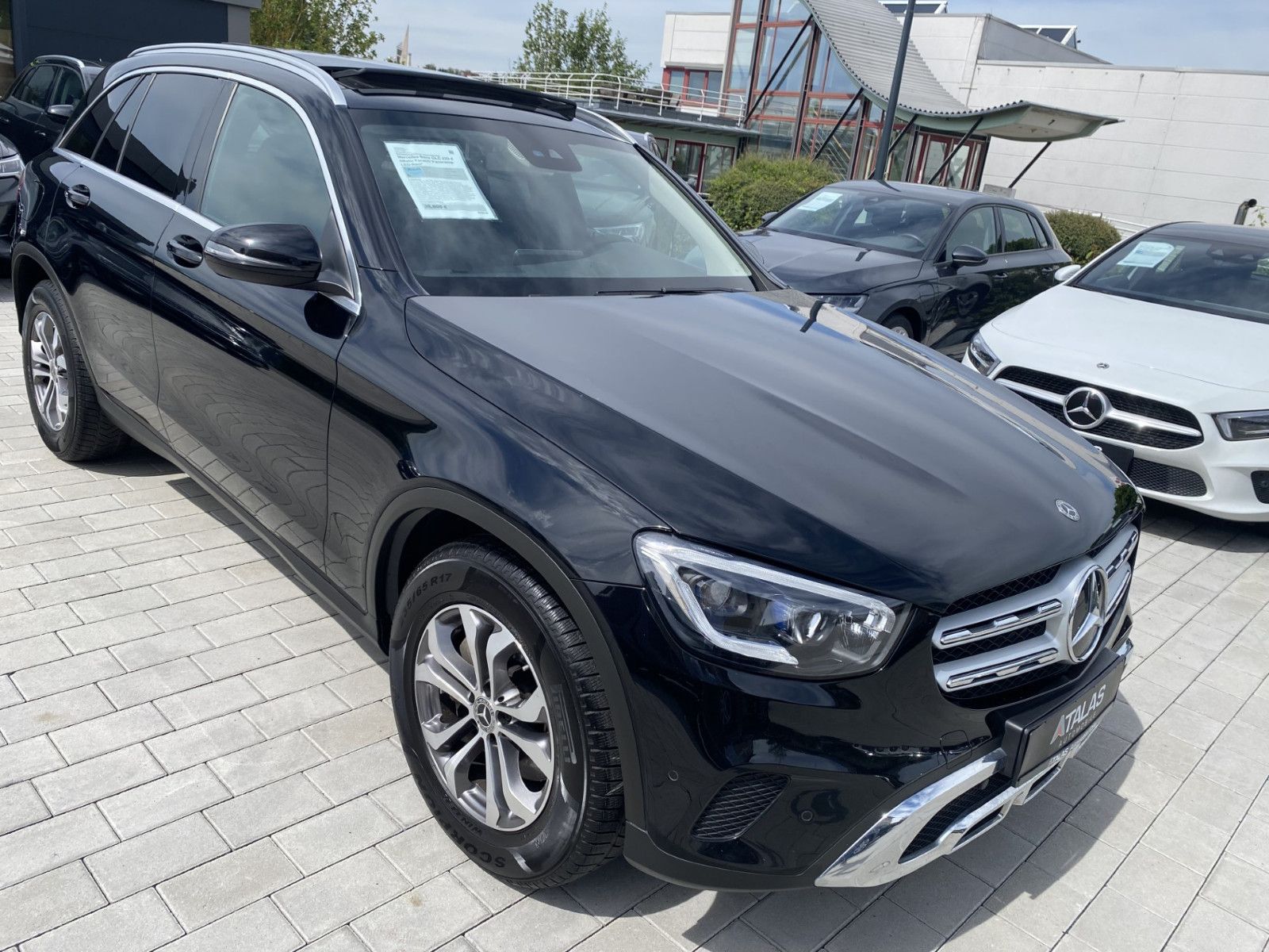 MERCEDES-BENZ GLC 300 de 4Matic*Panorama-LED-Navi-AHK*