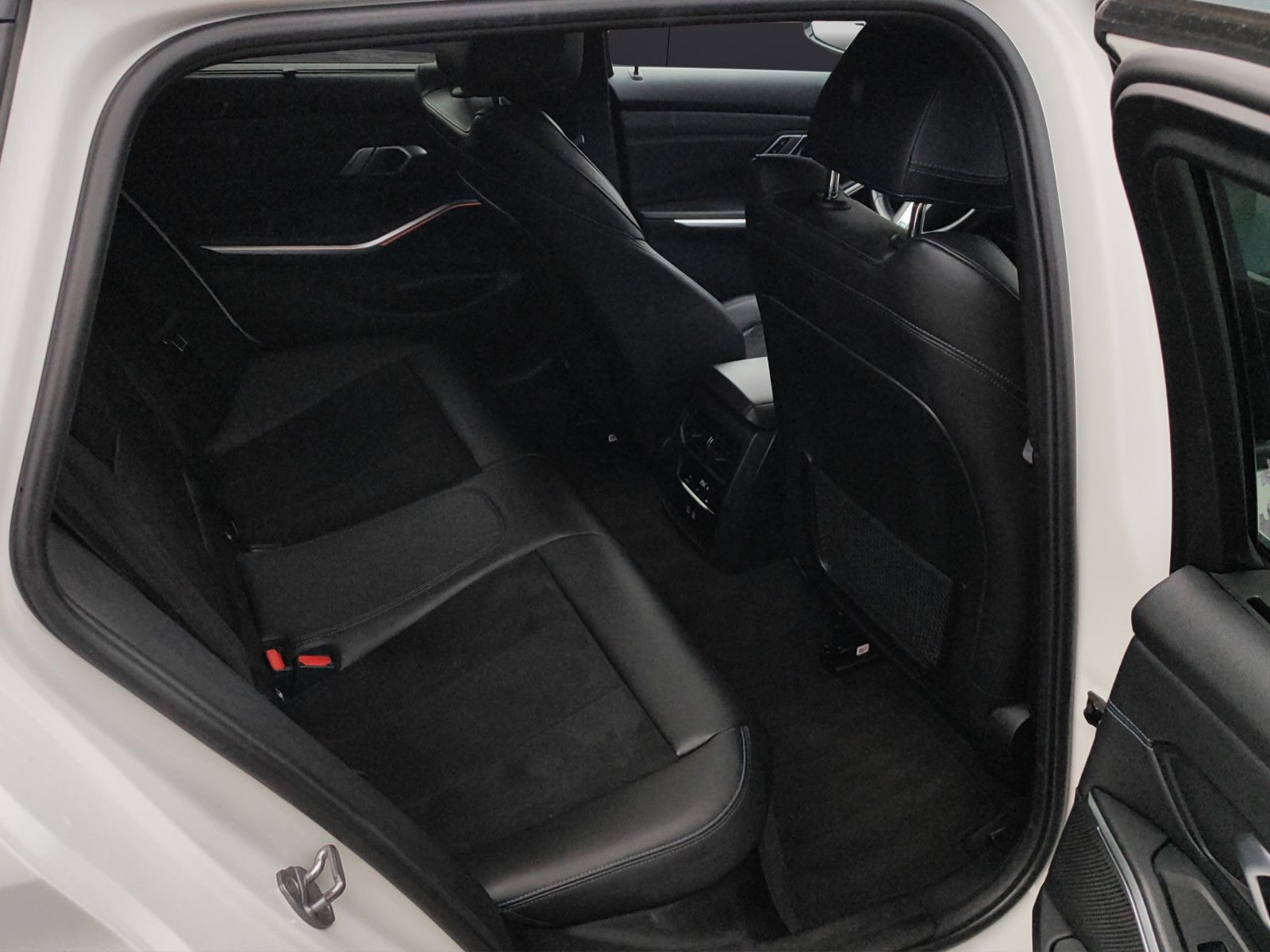 Fahrzeugabbildung BMW 330 d Touring xDrive M Sport/AHK/Hifi/Led/1.Hand
