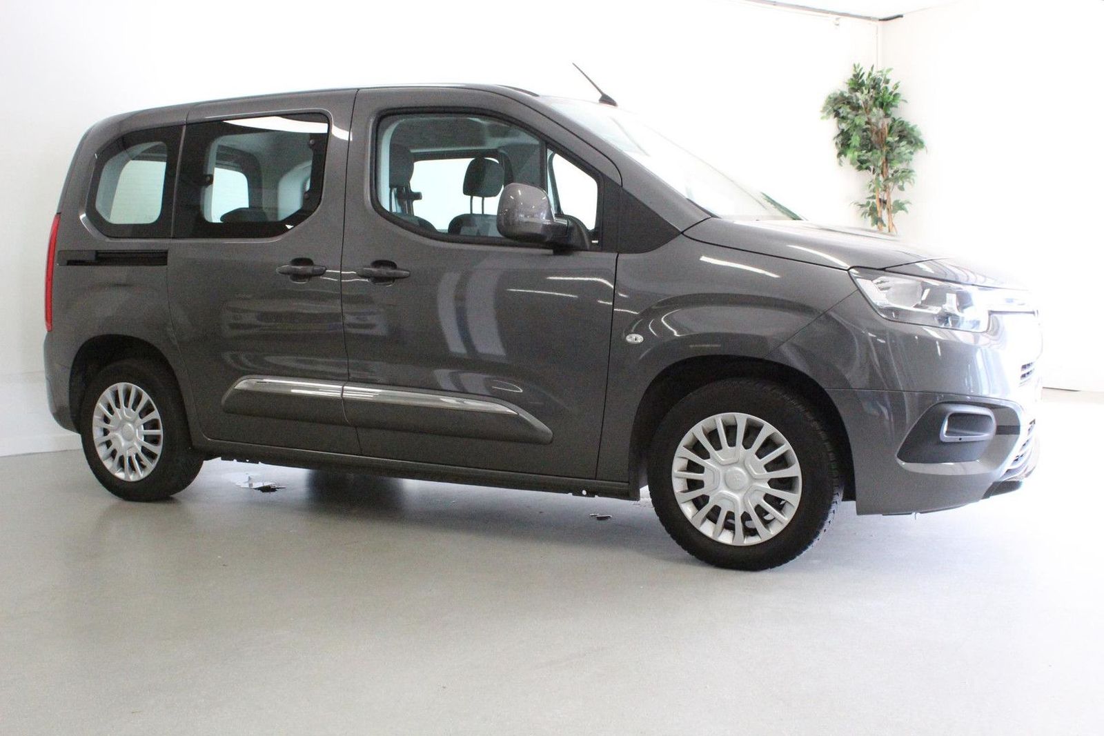 Toyota PROACE CITY Verso 1.2 Turbo Professional 5P. | N imagem 2