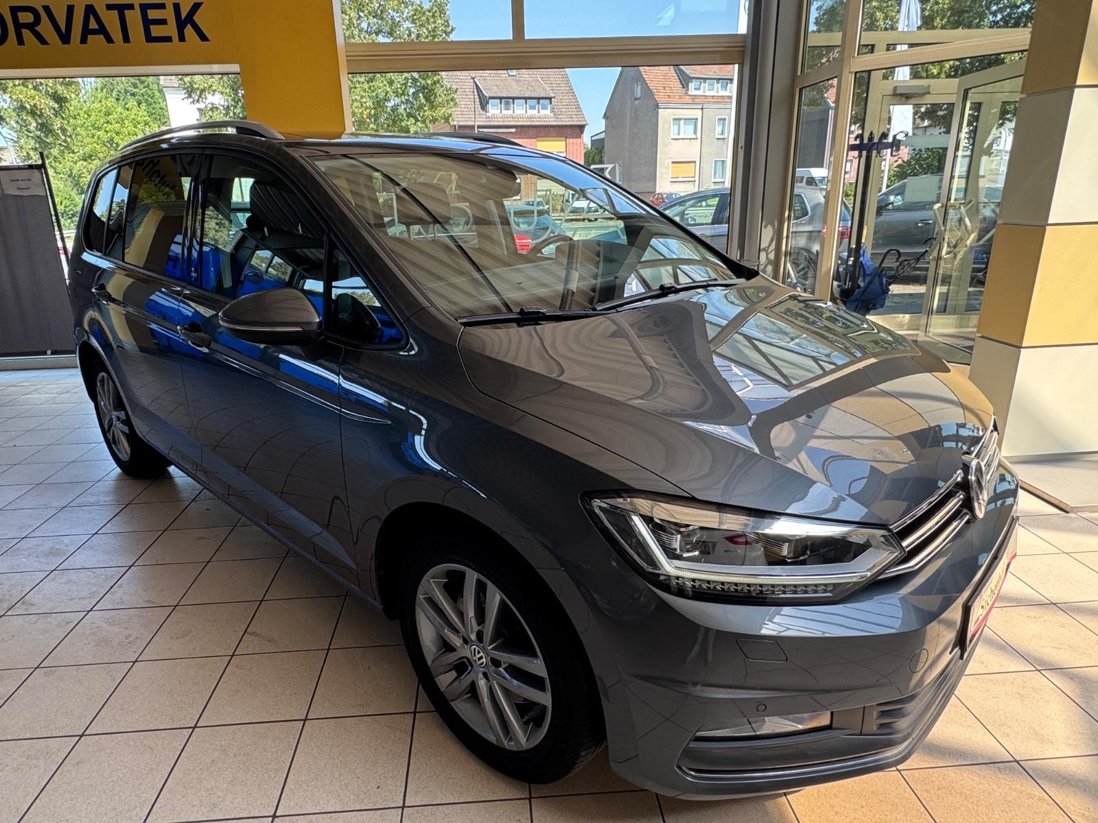 Volkswagen Touran*Navi*PDC*AHK*LED*1. Hd*Scheckheft*