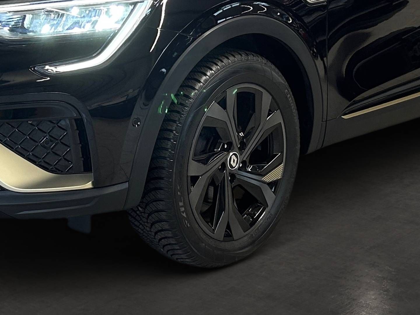 Fahrzeugabbildung Renault ARKANA E-TECH engineered hybrid 145