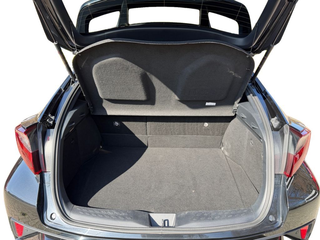 Fahrzeugabbildung Toyota C-HR 2.0 Hybrid Team Deutschland