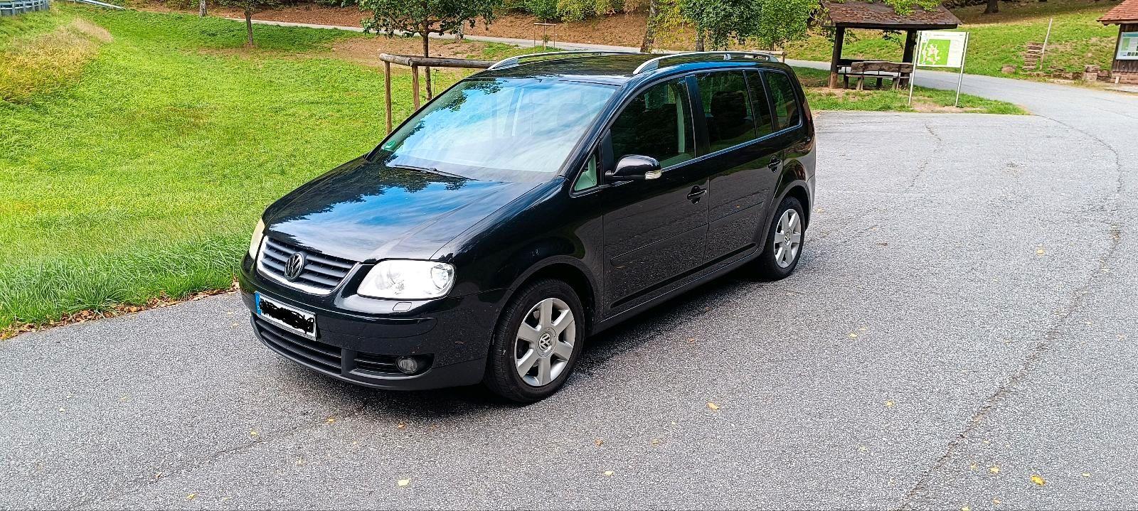 Volkswagen Touran 2004 — вигляд ззаду