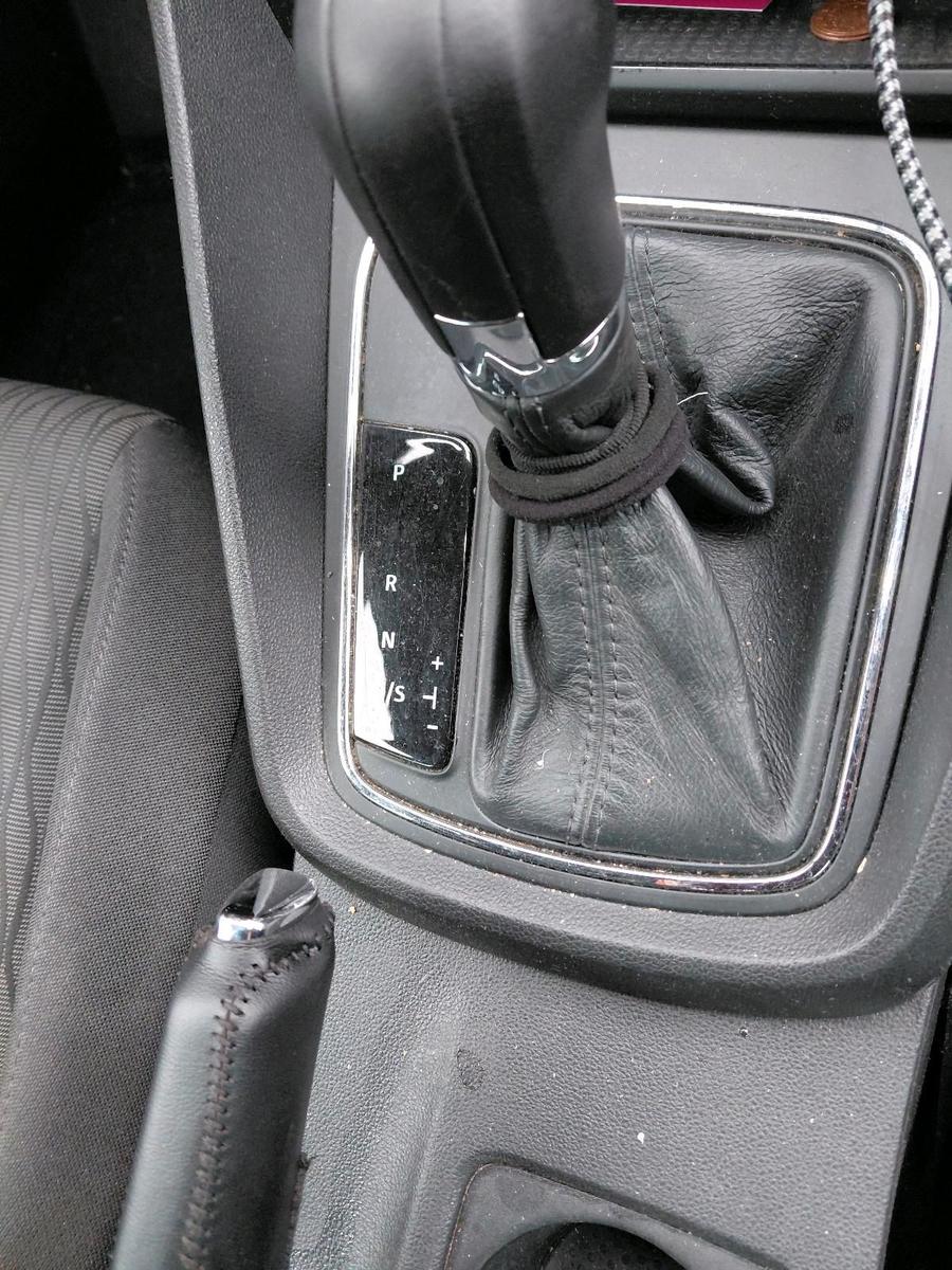 Seat Leon 2015 — engine 105 HP (77kW)