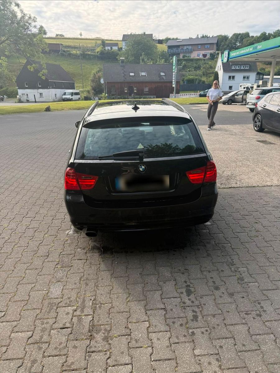 BMW 320 2011 — engine 170 HP (125kW)