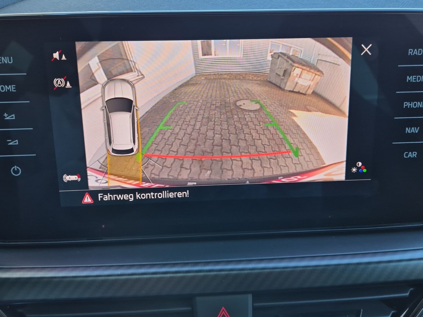 Fahrzeugabbildung SKODA Kamiq TSI Monte Carlo LED Navi Pano AID RFK SH b