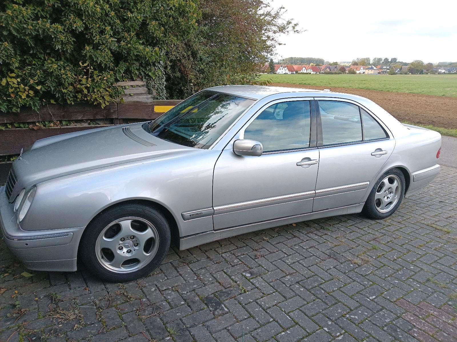 Mercedes-Benz E 320