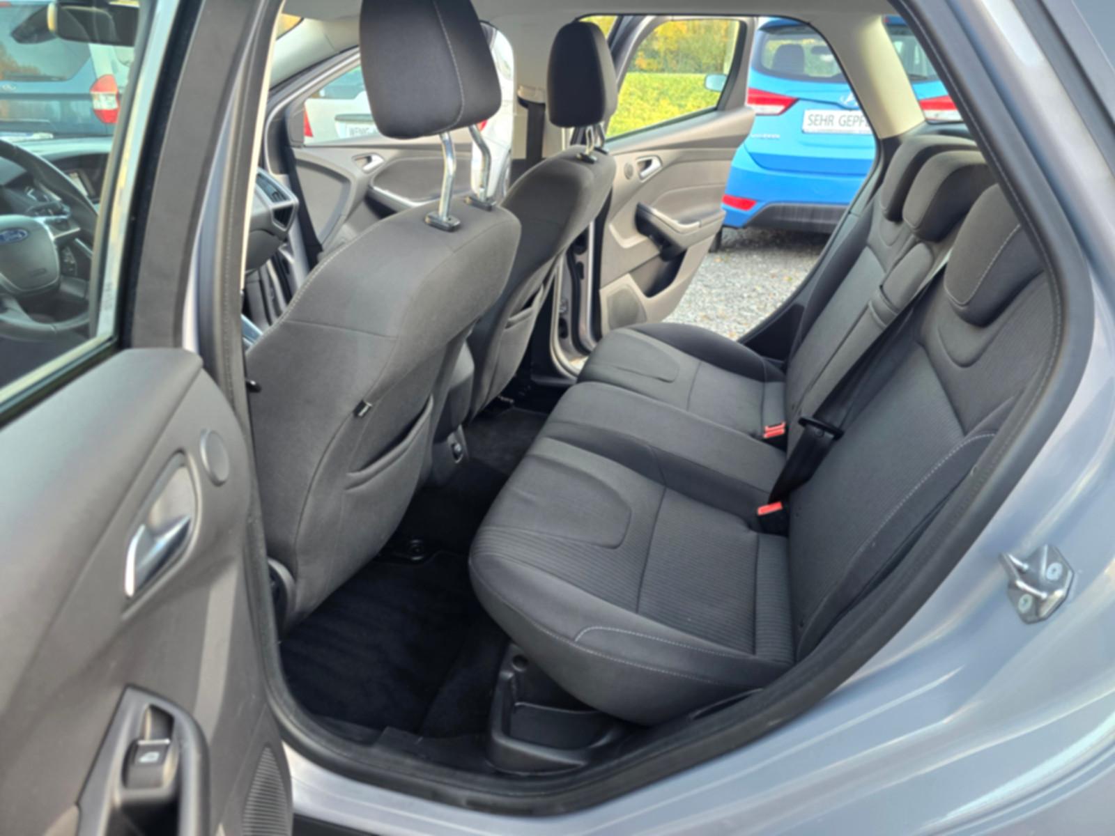 Ford Focus 2012 — photo 29