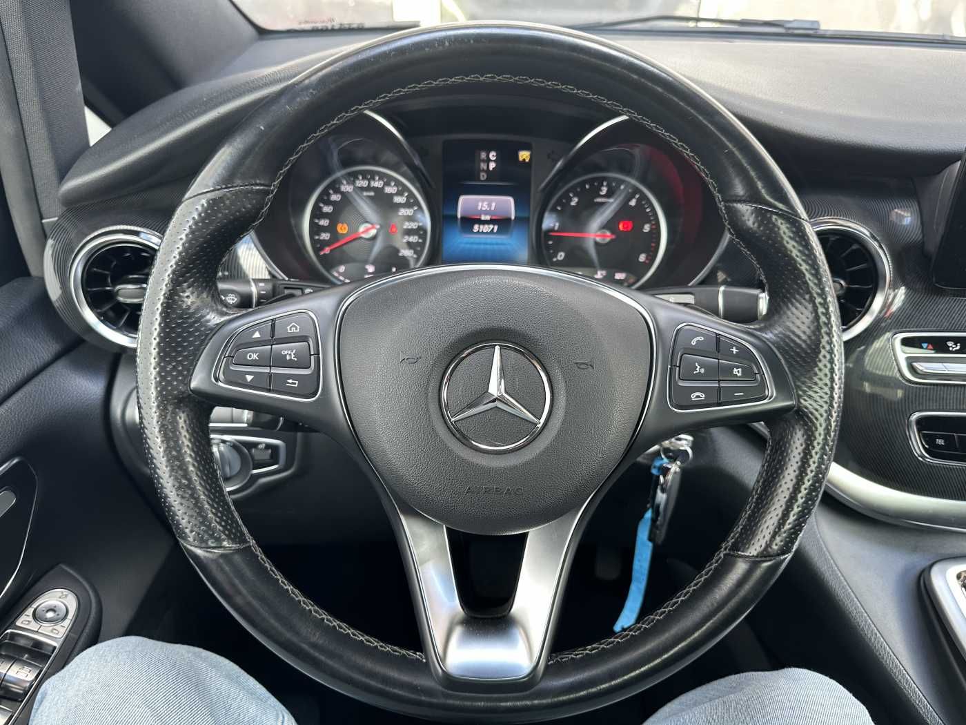 Fahrzeugabbildung Mercedes-Benz V 250 d EDITION ILS Panorama Kamera 8Sitze