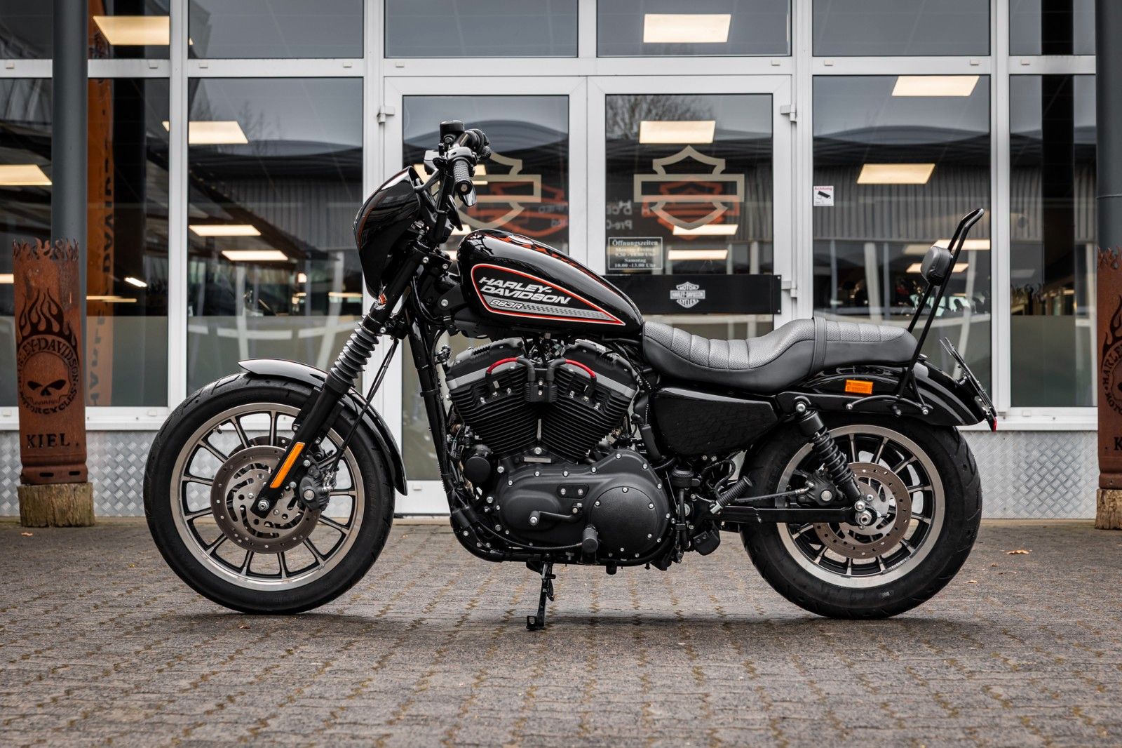 Fahrzeugabbildung Harley-Davidson Sportster XL883R Roadster - MILLER ABGASANLAGE -