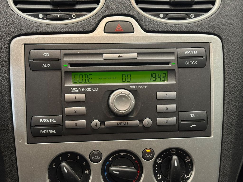Ford FOCUS TURNIER 1.6 TREND/ AUTOM. / 63.000KM/ 1.HA Ford FOCUS TURNIER 1.6 TREND/ AUTOM. / 63.000KM/ 1.HA