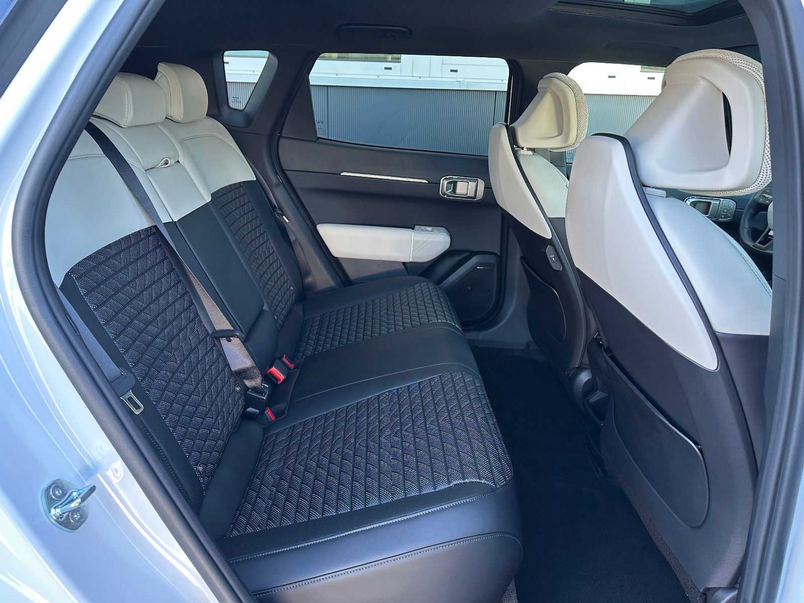 Fahrzeugabbildung Kia EV4 81 FWD GTL DWP COM CON GD