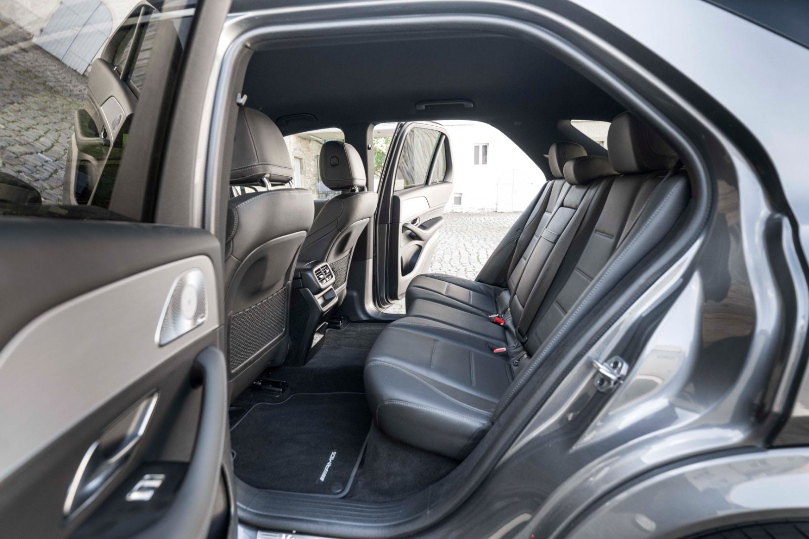 Fahrzeugabbildung Mercedes-Benz GLE 350de 4Matic AMG 3D KAM BURMESTER ACC LUFT