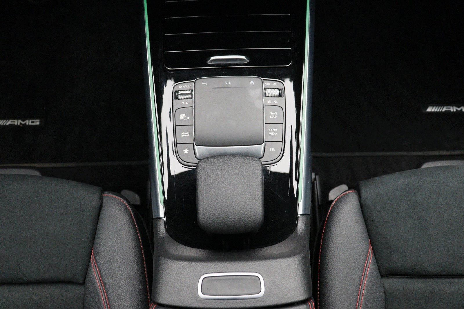 Fahrzeugabbildung Mercedes-Benz GLB 200 d AMG-Line DCT Distronic NAVI LED
