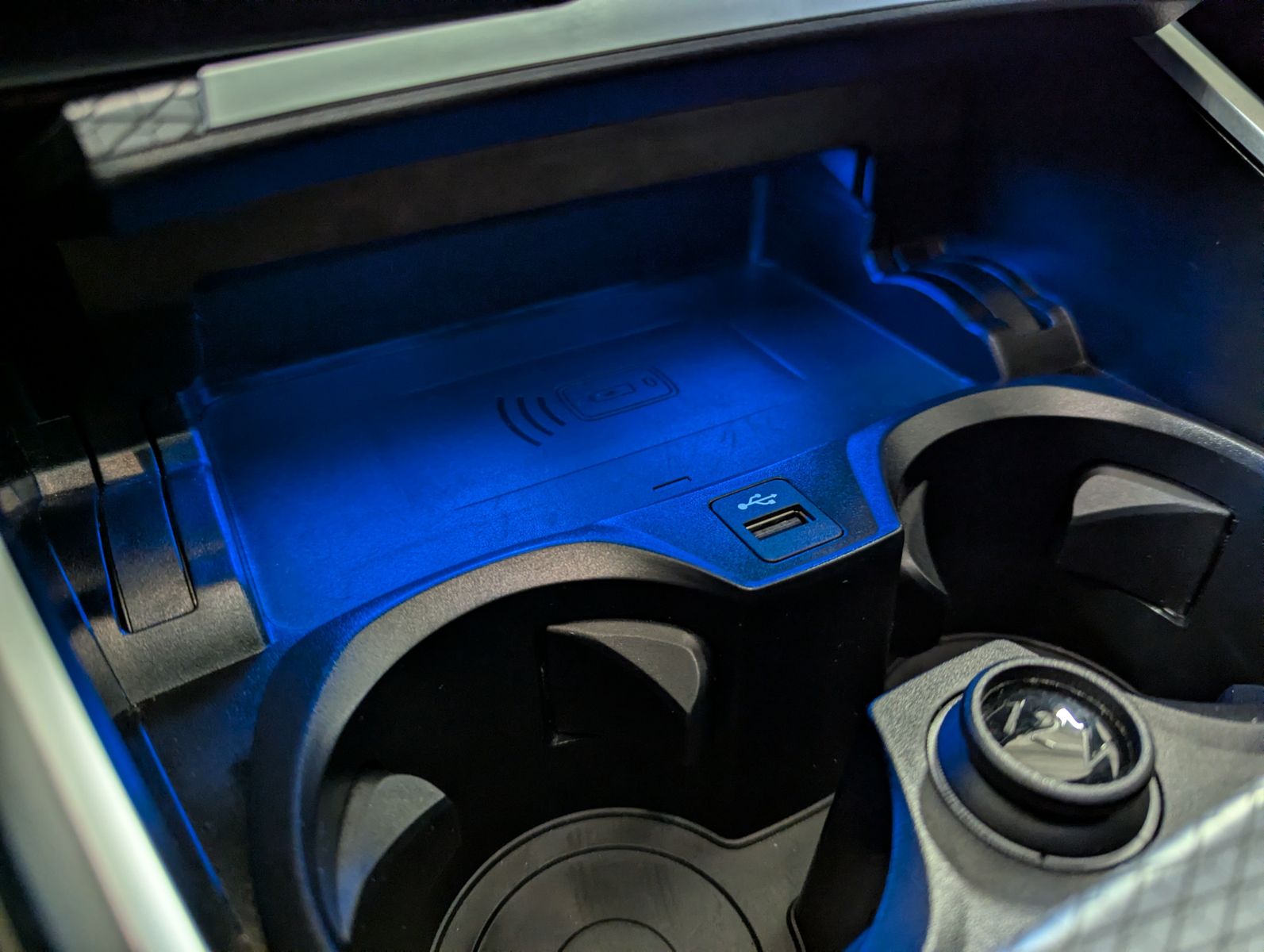 BMW 320 d xD M-Sport HUD Pano ACC LED-adaptiv AHK - Image 25