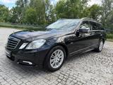 Mercedes-Benz E 250 CDI AUTOMATIK/DISTRONIC/ASSIST-PAKET/AHK - Mercedes-Benz E 250 aus 2010: Cdi