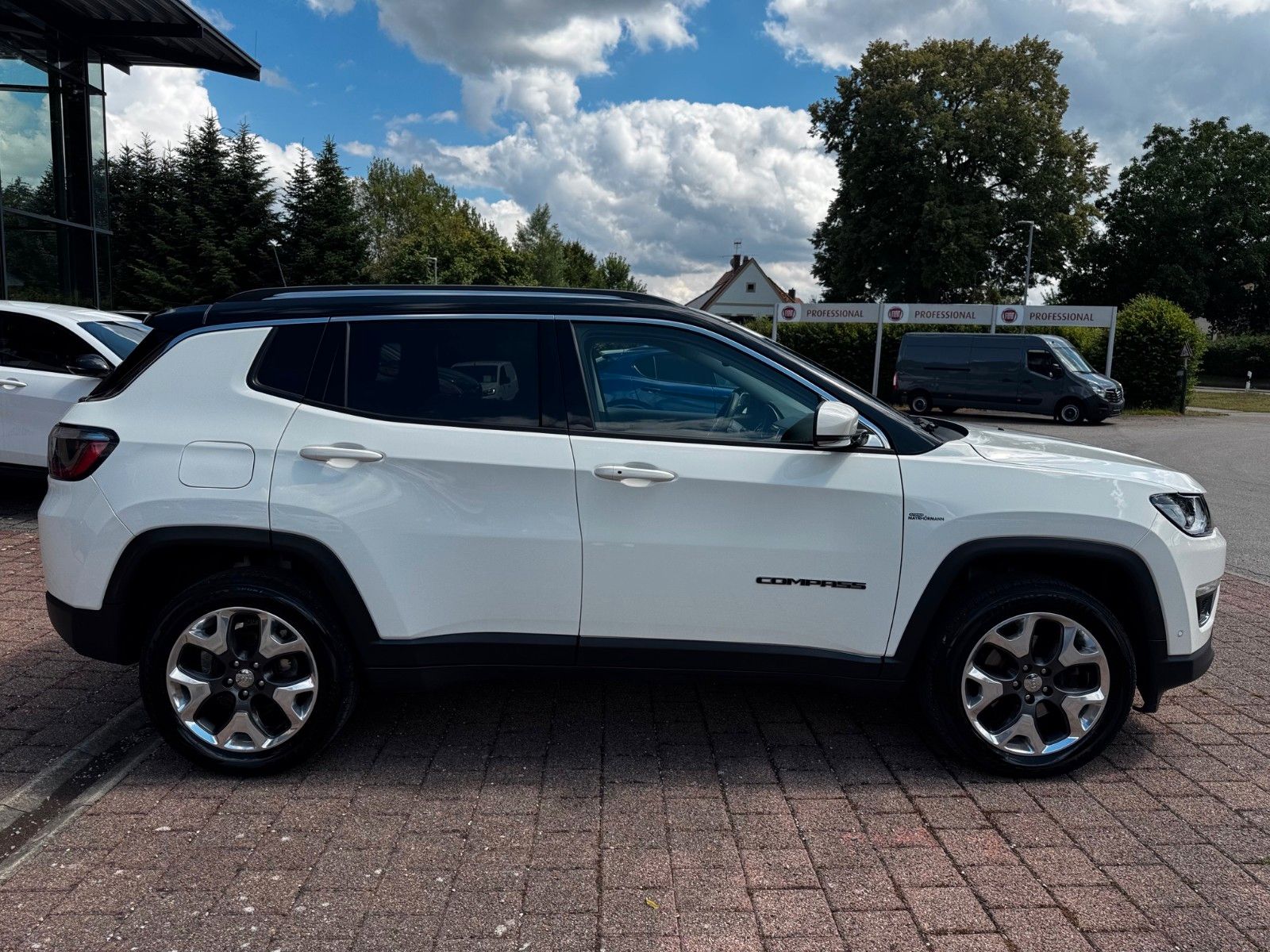 Fahrzeugabbildung Jeep Compass 1,4l 4x4 170PS NAVI SITZH. ACC KAMERA