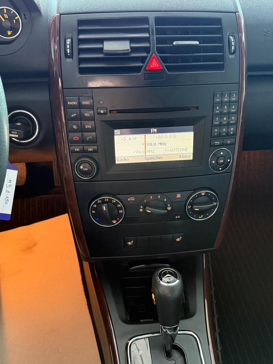 Mercedes-Benz A 180 Elegance Autom. / 30 Tkm/Sitzheizung / PDC
