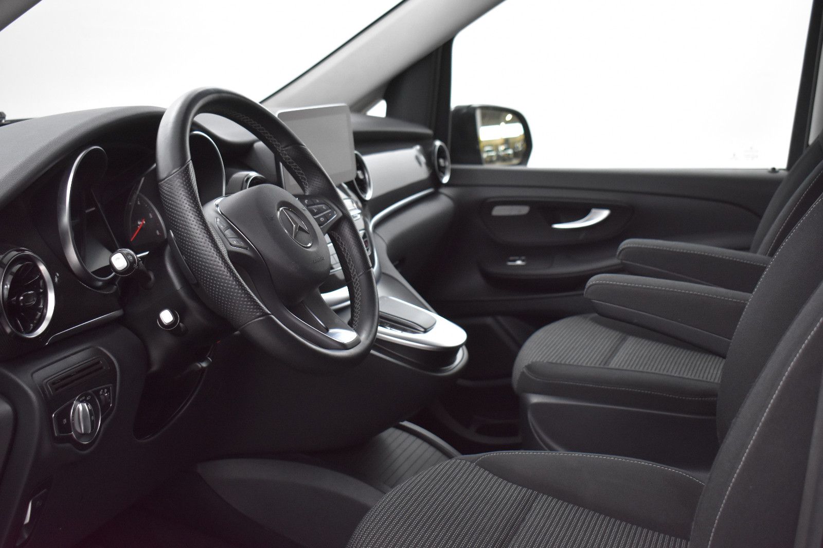 MERCEDES-BENZ V220d Rise 9G 2X TÜR+NAVI+KAMER+SHZ+AHK+TEMP+MFL - Image 11