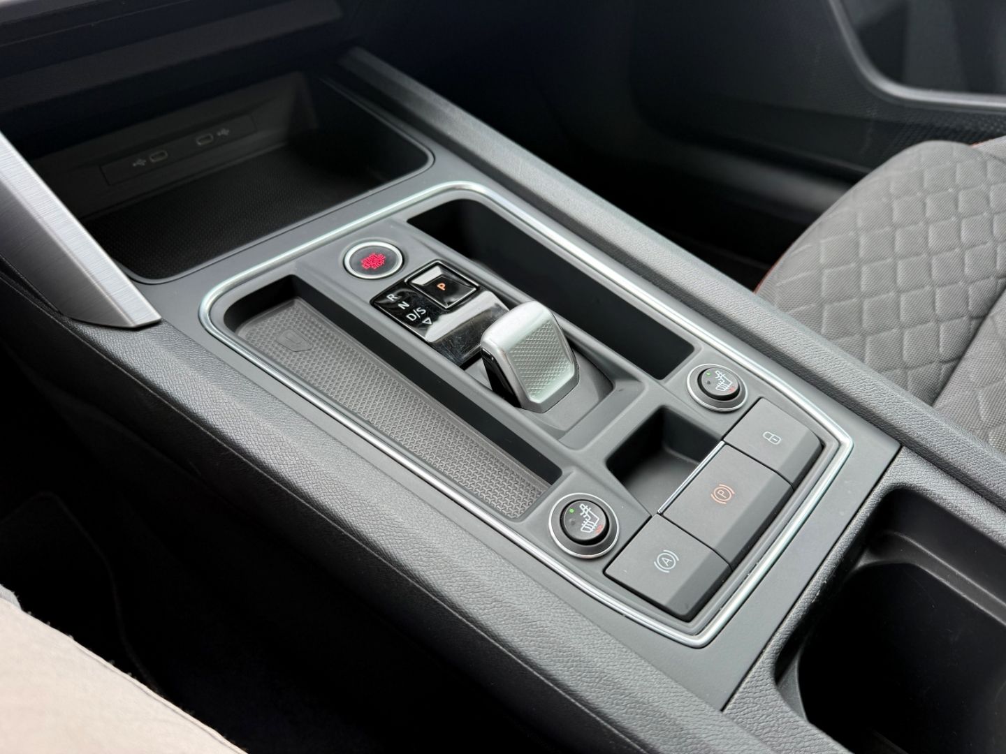 Fahrzeugabbildung SEAT Leon Sportstourer FR Navi Digitales Cockpit LED