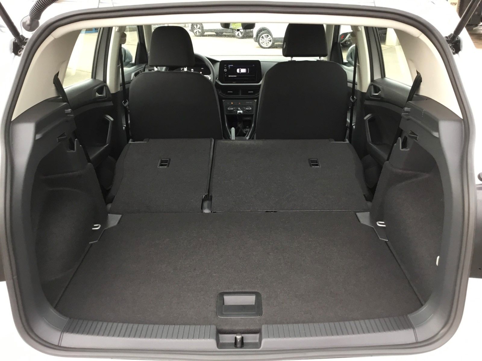 Fahrzeugabbildung Volkswagen T-Cross 1.0 TSI Life+Sitzheizung+LED+16" GJR