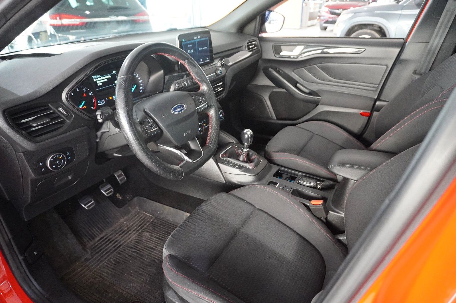 Fahrzeugabbildung Ford Focus 1,0 ST LINE SPORT NAVI/LED/KAMERA/PANO./SH